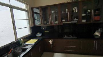 Gambar 3 Rumah 3 Lantai Bagus Semi Furnished Florence Pik