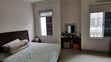 Gambar 4 Rumah 3 Lantai Bagus Semi Furnished Florence Pik