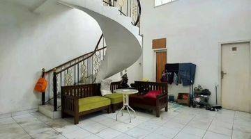 Gambar 5 Cipete Kost 14 Kamar Okupansi 100% Swimming Pool