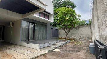 Gambar 1 Dijual Rumah Dengan Private Pool Dalam Cluster di Lebak Bulus Jakarta Selatan