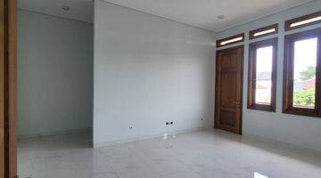 ruang keluarga rumah baru 2 lantai desain