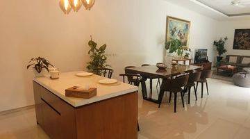 ruang makan rumah rasa villa 1 lantai,