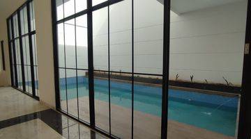 kolam renang rumah baru, desain american classic