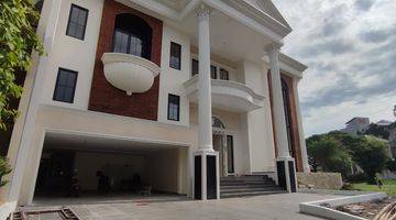 tampak depan rumah baru, desain american classic
