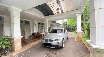 tampak depan rumah tanah luas di kawasan