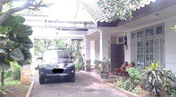 tampak depan rumah tanah luas di kawasan
