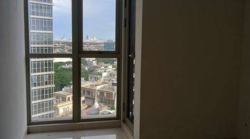 kamar tidur sewa apartemen gold coast pantai