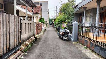 Gambar 2 Rumah Pusat Kota Jalan Beunteur Buah Batu Bandung