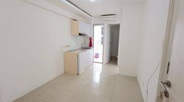 Gambar 2 Sewa 2BR Semi Furnished Apartemen Bassura City Ada Kitchen 