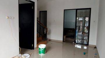ruang keluarga rumah bangunan baru  di graha
