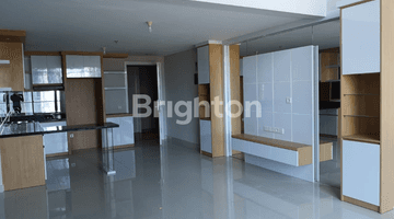 Gambar 2 Apartemen Apartemen SOHO 3 BR Unfurnished Bagus