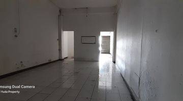 Gambar 5 Ruko Area Seturan Depan Kampus YKPN