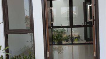 ruang tamu rumah minimalis modern di cipadung