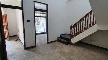 ruang keluarga rumah terawat harga dibawah njop