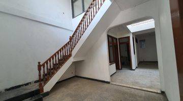 ruang keluarga rumah terawat harga dibawah njop