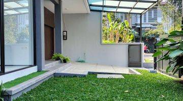 garasi/carport rumah mewah di surya sumantri