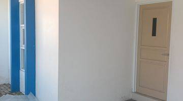 garasi/carport sewa rumah 3 kamar tidur