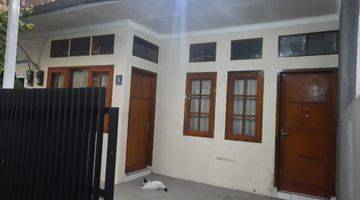 garasi/carport sewa rumah di puri cipageran