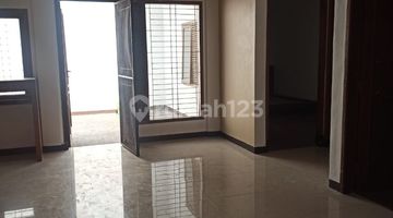 ruang keluarga rumah terawat di pasadena caringin