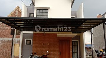 tampak depan rumah cantik ala eropa belanda