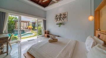 Gambar 1 Stunning Luxury villa at Berawa canggu...5 minutes to Berawa beach, Atlas Beach Fest dan Finns Beach Club...amazing location is super quiet yet super central of berawa