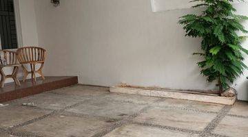 garasi/carport rumah disewakan