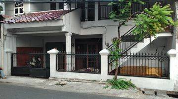 Gambar 1 Rumah BU dpn Mall gandaria city Jakarta selatan