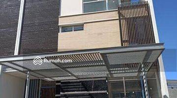 Gambar 1 Rumah Pik Golf Island The Mozart 10x25m2 3 Lantai Lift View Taman