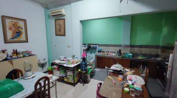 Gambar 3 Dijual murah rumah 2,5 lantai hadap Barat. 