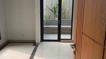 Gambar 3 Rumah 2 Lantai Baru Unfurnished SHM di Lippo Karawaci, Tangerang