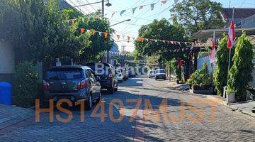 Gambar 2 Rumah Manyar perlu renovasi hitung Tanah row lebar