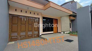 Gambar 1 Rumah Manyar Tompotika New Gress Minimalis row lebar