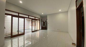 Gambar 1 Rumah Bagus Unfurnished SHM di Singgasana Pradana, Bandung