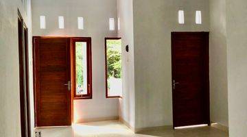 ruang tamu rumah siap huni di sleman,