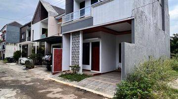 Gambar 4 Hunian 3 Lantai Plus Rooftop Dan Pool Dalam Cluster