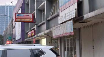 tampak depan dijual ruko bagus 3 lantai