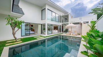 Gambar 2 Tastefully Designed Modern Living Seminyak Bali 