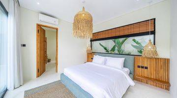 Gambar 5 Tastefully Designed Modern Living Seminyak Bali 