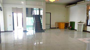 ruang keluarga rumah 3 lantai bagus paris