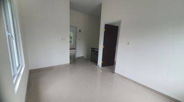 Gambar 4 Dijual Rumah 2lantai baru posisi hook Citra Raya depan taman