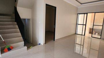 Gambar 3 rumah baru full renov  2lantai Citra Raya
