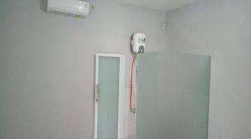 kamar mandi kost kostan di budi luhur,