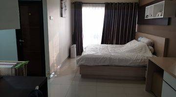 kamar tidur penthouse luas dan nyaman di