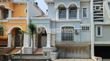tampak depan rumah 2 lantai cluster flamboyan