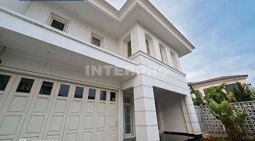 tampak depan rumah baru american classic style