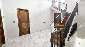 Gambar 2 Rumah Baru Siap Huni 2.5 Lantai 3kt 4km di Daerah Kedungkandang Malang