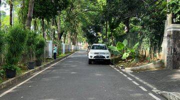 Gambar 2 Rumah Depan Taman At Jl Kediri , Menteng, Jakpus