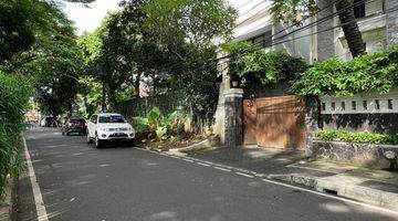 Gambar 3 Rumah Depan Taman At Jl Kediri , Menteng, Jakpus