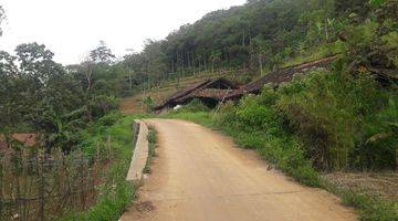 Gambar 1 Tanah Bukit Nagreg Kabupaten Bandung