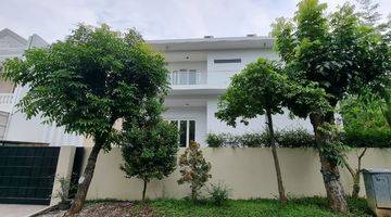 Gambar 1 Rumah 2 Lantai Bagus Semi Furnished HGB di Graha Family, Surabaya Rumah Siap Huni Minimalis Murah Row Lebar Dekat Tol Lingkungan Elite Graha Family